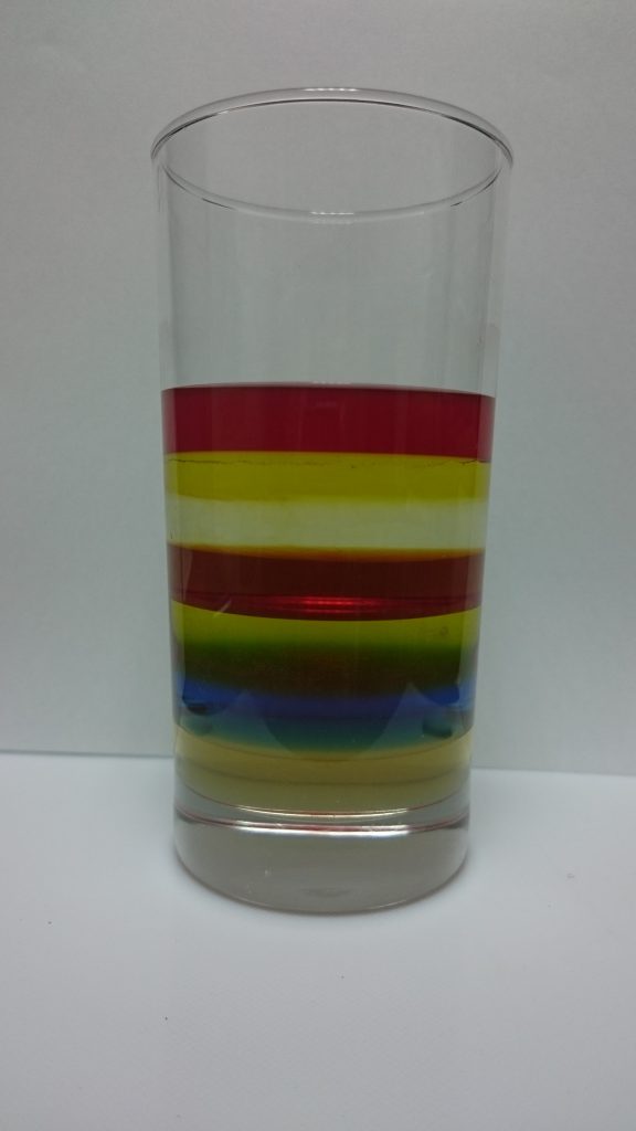 親子ワークショップ「液体をつみ重ねちゃおう！？レインボーグラスに挑戦！」