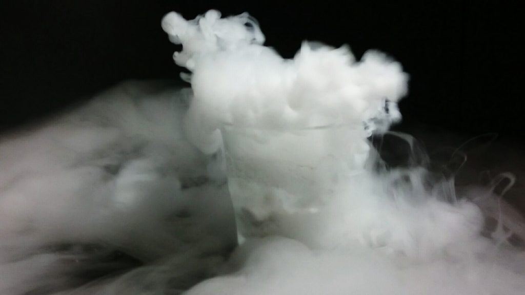 親子科学ワークショップ「冷たい？！温かい？！ドライアイスと手作りカイロ」