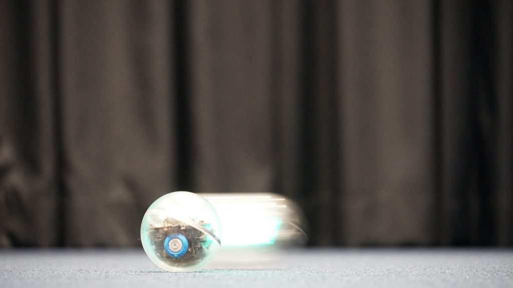 ロボットボール「Sphero BOLT」で障害物レース
