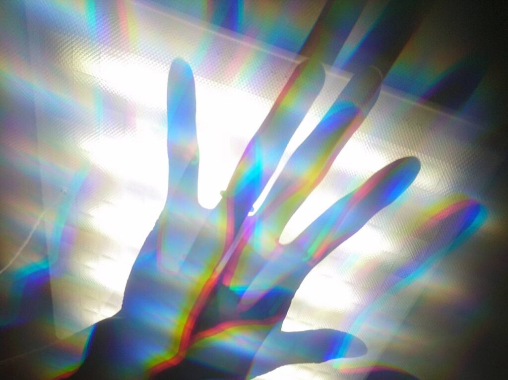 親子科学ワークショップ「光を感じよう！～見える？見えない？光と色～」